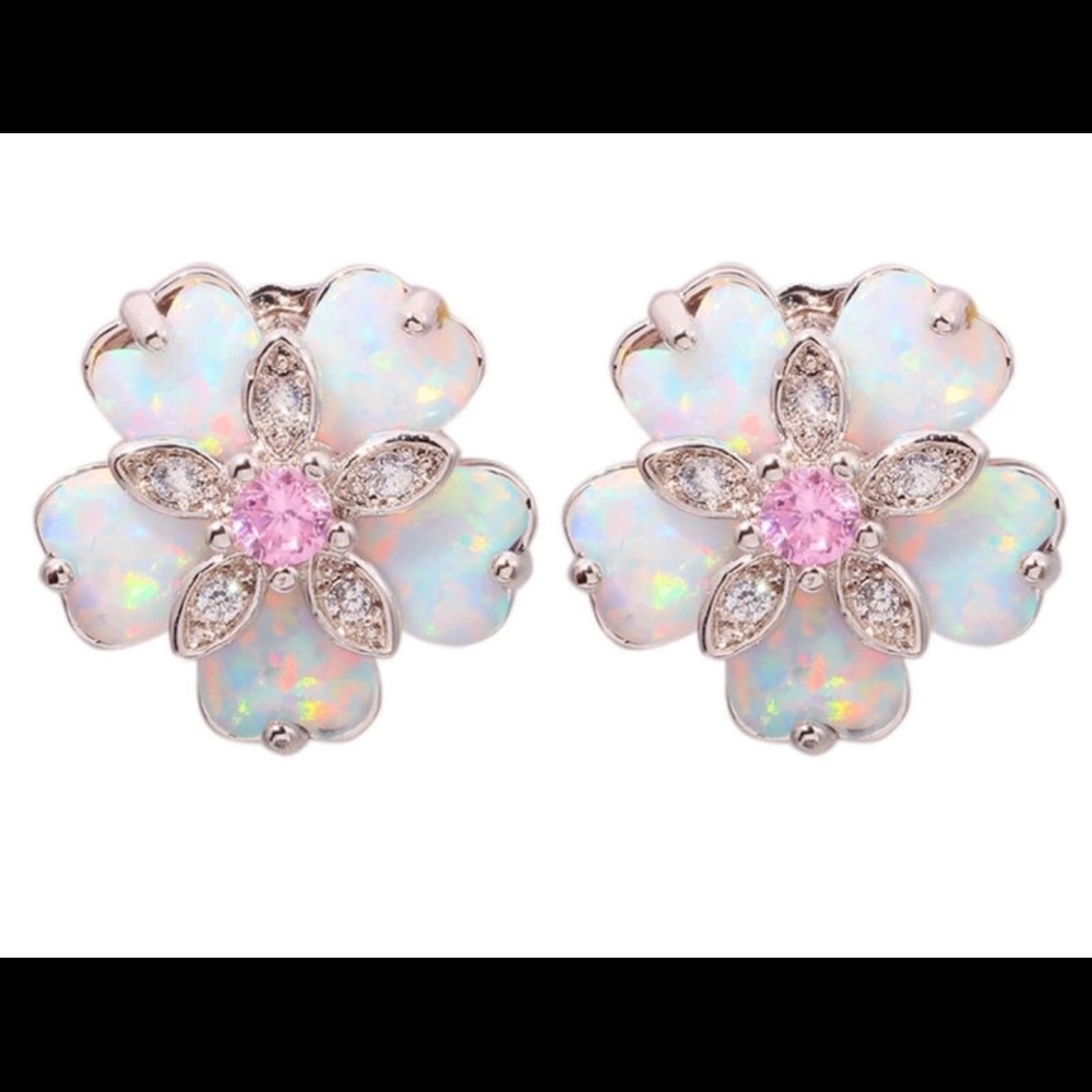 Flower stud earrings